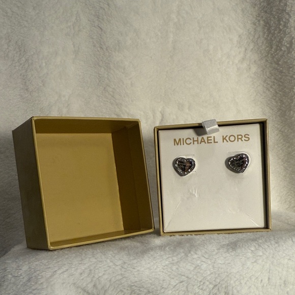 Michael Kors NIB Engraved Heart Earrings in Stainless Steel - Picture 10 of 12